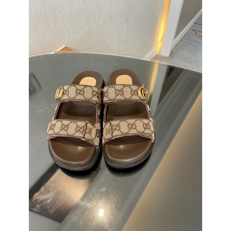 G*u*i sandals